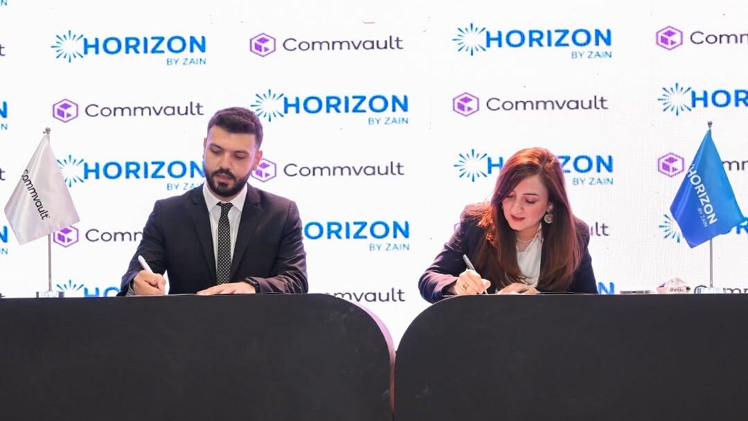 Horizon and Commvault representatives signing the strategic collaboration agreement at ITEX Iraq 2026
