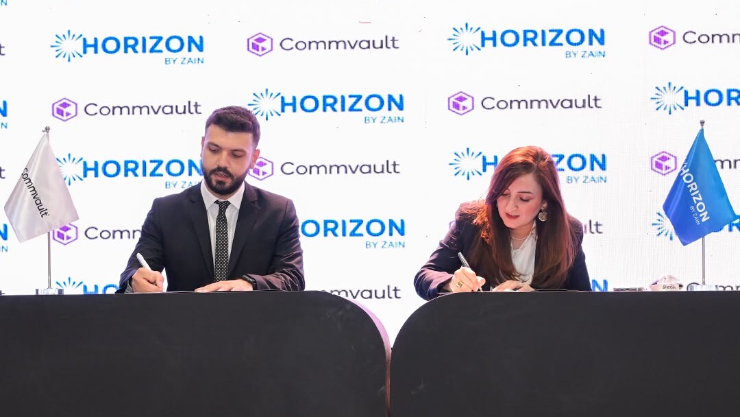 Horizon and Commvault representatives signing the strategic collaboration agreement at ITEX Iraq 2026