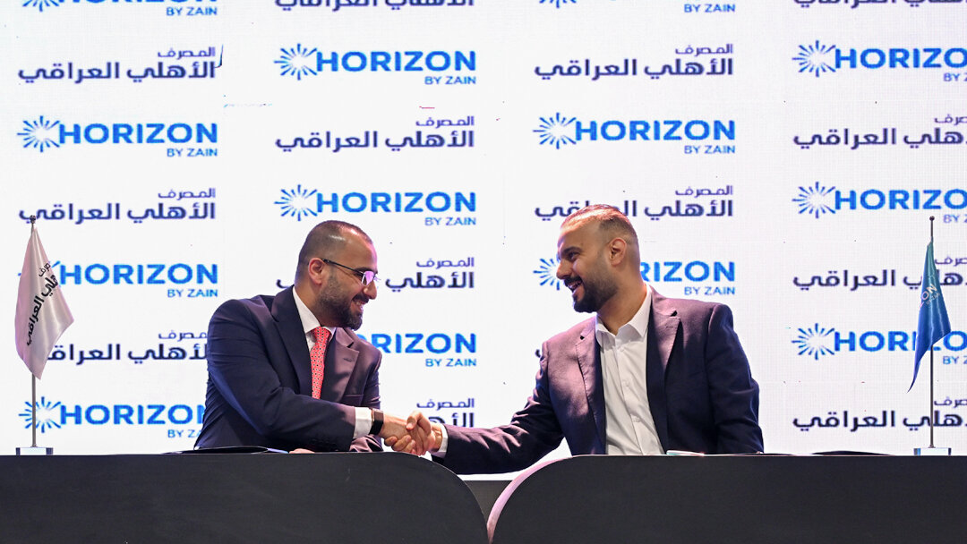 Horizon and National Bank of Iraq representatives shaking hands after signing the agreement at ITEX Iraq 2026